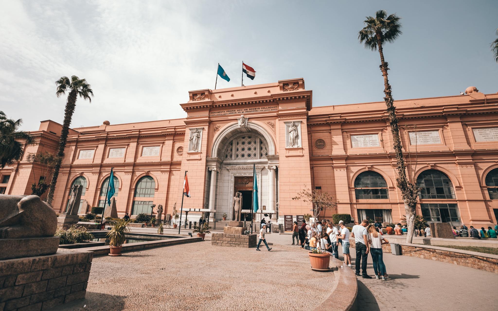 Day Tour to Pyramids of Giza, Egyptian Museum and Khan Elkhalili Bazzar